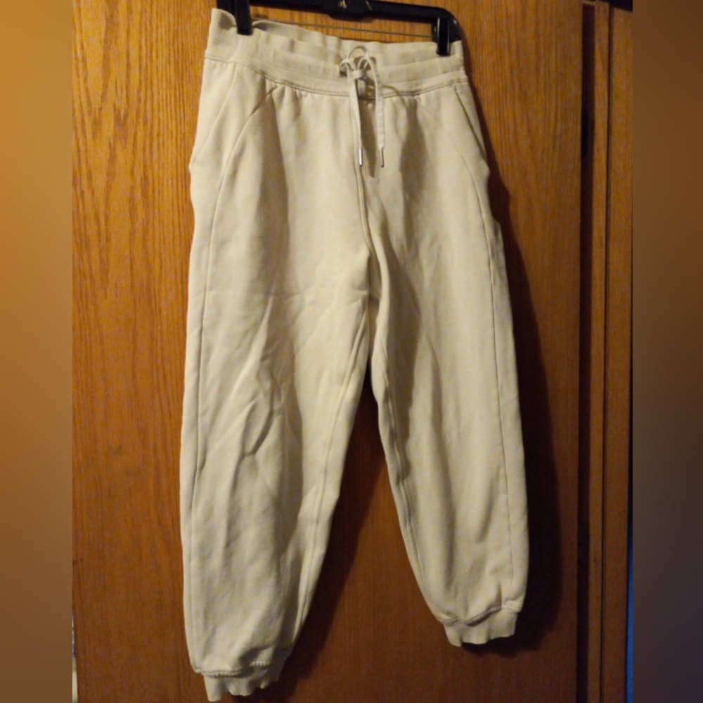 womens Lululemon jogger Sweatpants drawstring waist beige 14 waist pockets